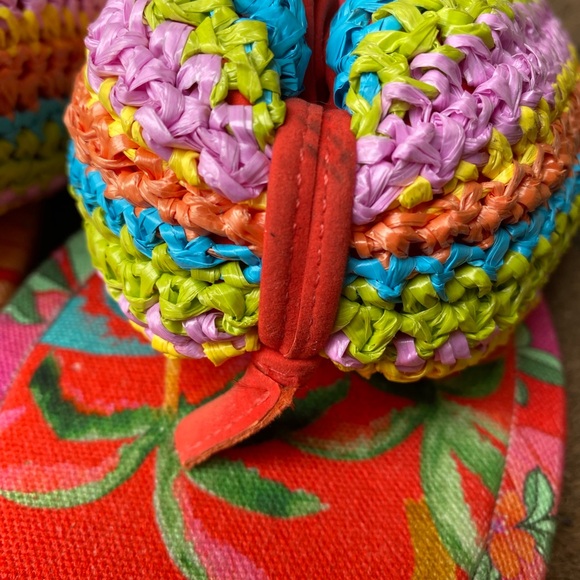 FARM Rio NWT Multicolor Toucans Puffy Flip Flops Crochet Sandals Women’s Sz US 7 - Picture 3 of 10
